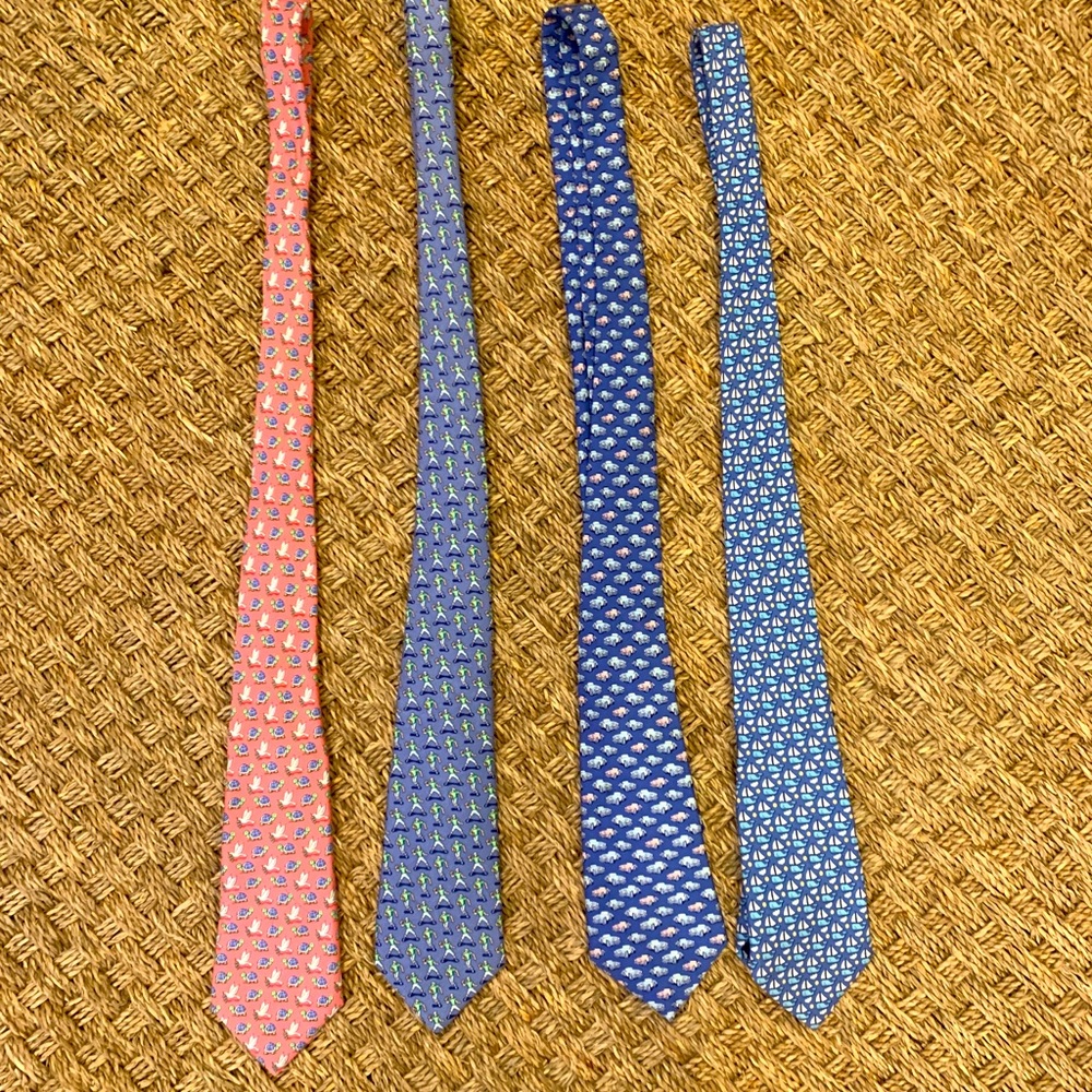 Set of 4 boys vineyard vines ties.